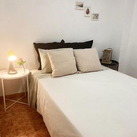 Rooms In Spacious Beach Flat In Valencia Exterior photo