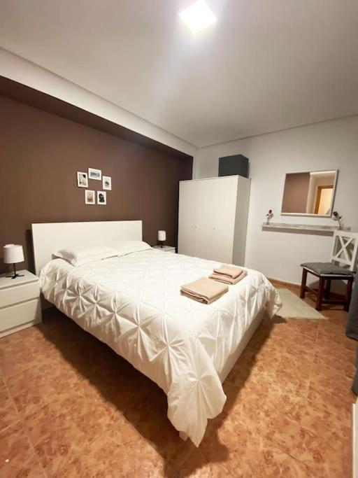 Rooms In Spacious Beach Flat In Valencia Exterior photo