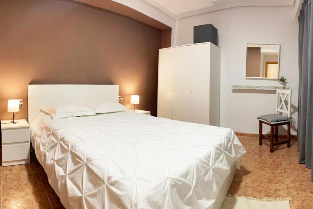 Rooms In Spacious Beach Flat In Valencia Exterior photo