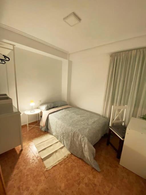 Rooms In Spacious Beach Flat In Valencia Exterior photo