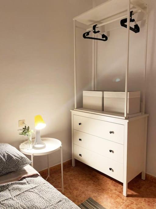 Rooms In Spacious Beach Flat In Valencia Exterior photo